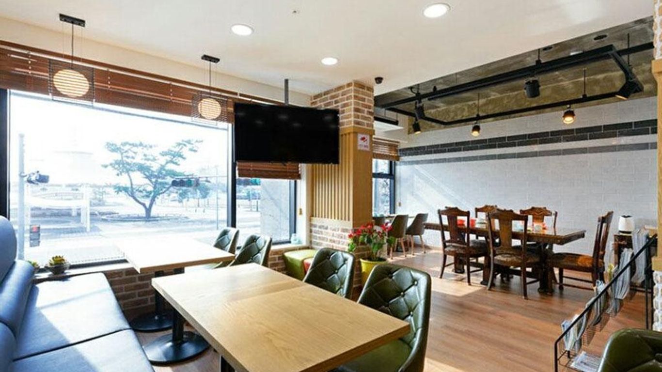 Paulownia Hostel & Guest House