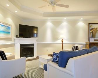 Waterside Resort - Edenton - Living room