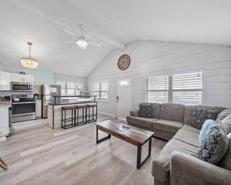 Beach Home with Pool in Jamaica Beach - Galveston - Living room