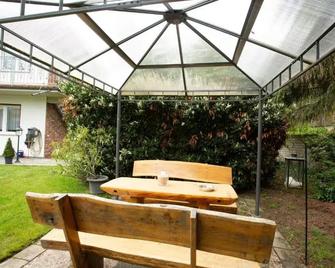 Gästehaus Am Vogelsang - Kerpen - Innenhof