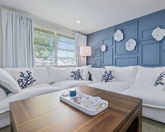 The Infinity Retreat II - Port Richey - Wohnzimmer