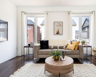 The Luxurious, Charming and Elegant Home - The Sandstone!! - Collingwood - Living room
