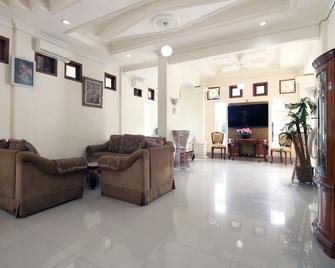 Airy Baruga DI Panjaitan 339 Kendari - Kendari - Lobby