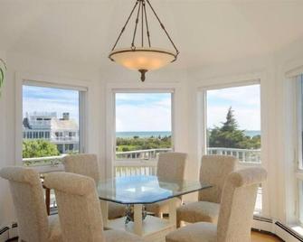 Spectacular waterfront home / boat dock / 3 private beaches / gated community - West Yarmouth - Dining room