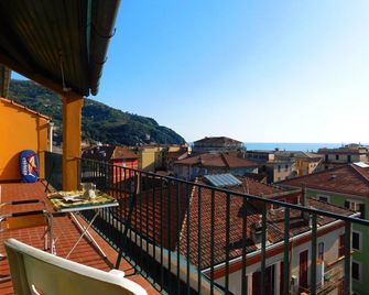 Attico con Vista Mare - Леванто - Балкон