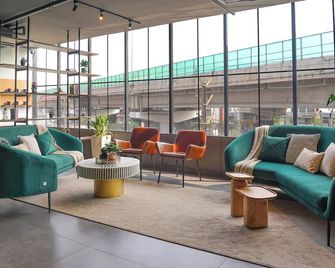 Olive Hotel Benz Circle, Vijayawada by Embassy Group - Vijayawada - Lounge