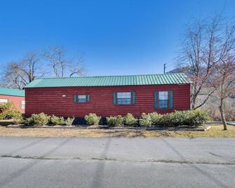 Cozy Dillard Cabin with Mountain Views and Pool Access - Dillard - Gebäude