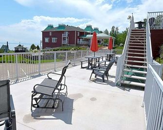 Les Pavillons du Petit Manoir du Casino - לה מאלבאי - מרפסת