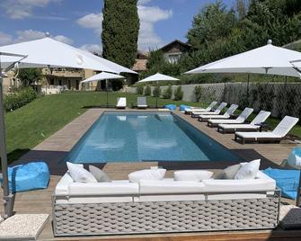 Private Villa. HEATED pool. Outside bar, lounge, kitchen, audio. 5min Canelli. - Canelli - Pool