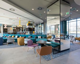 Hampton by Hilton Krakow Airport - Balice - Lobby