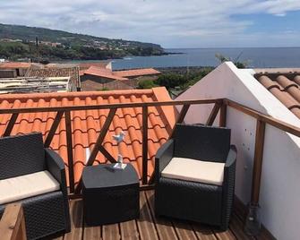 Sunrise House- 4 bedroom house with amazing sunrise over the sea 8 guests - Vila Franca do Campo - Balcone