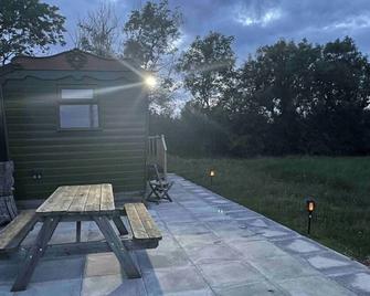 Runaway Northumberland - Morpeth - Patio