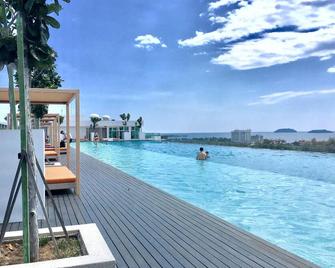 Homesuite' Home at Sutera Avenue - Kota Kinabalu - Piscina