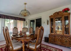country home with hot tub close to town - Muncie - Dining room
