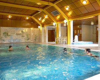 Lakeside International Hotel - Camberley - Pool