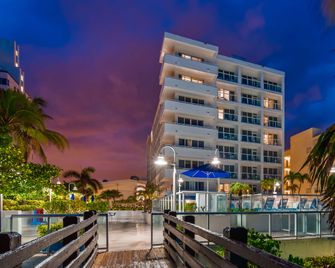 Best Western Plus Atlantic Beach Resort - Miami Beach - Bygning