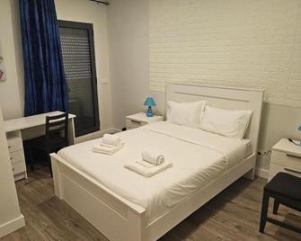 Beu Guesthouse - Ponta Delgada - Bedroom