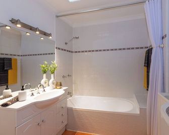 Lifestyle Apartments at Ferntree - Melbourne - Bathroom