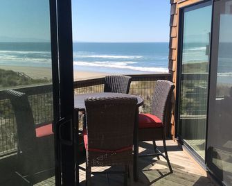 Beachfront Condo with Spectacular Views, Comfort and Fun For All - Watsonville - Балкон