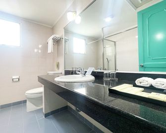 Bat Dat Hotel - Ho Chi Minh City - Bathroom