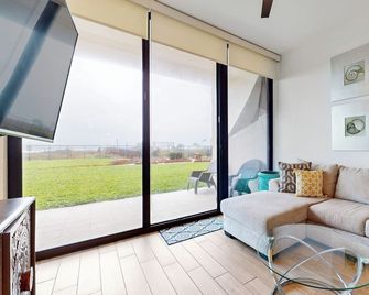 High-end 2br, Resort Perks: Suntide III - Unit 107 - South Padre Island - Olohuone