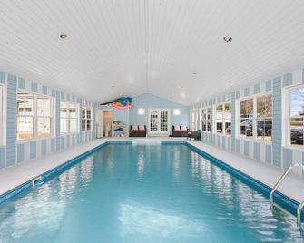 Relaxing in Nature Retreat - Indoor heated pool, Spa, Art Studio, 5-star Bkfst. - Chipley - Piscina