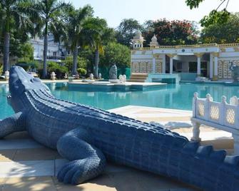 Udai Bilas Palace - Dūngarpur - Pool