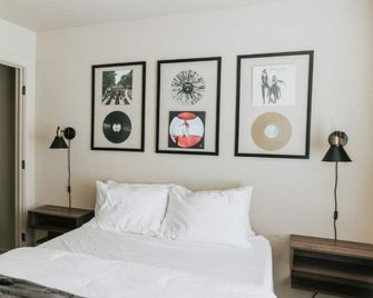 3 Bed/2 Ba 2 Car Garage Getaway in the Heart of Provo - Provo - Bedroom