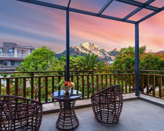 Xianglinyajingxueyuesnowjoysnowmountainviewlightluxurygardenvillaforseekingtranquility - Lijiang - Balkong