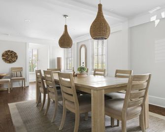 Coastal spacious Retreat downtown Kennebunkport village - Kennebunk - Comedor