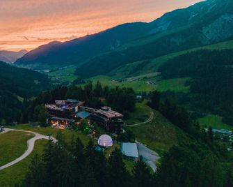 Holzhotel Forsthofalm - Leogang - Building