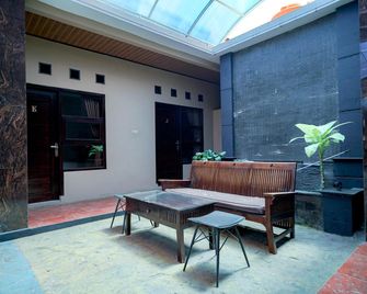 RedDoorz Syariah near Unila Lampung - Bandar Lampung - Patio