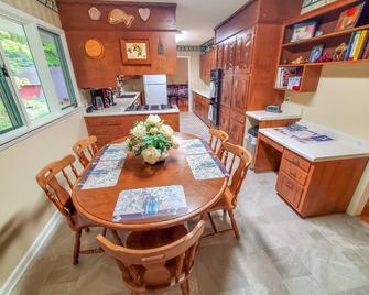 Grapevine Retreat - West Jefferson - Comedor