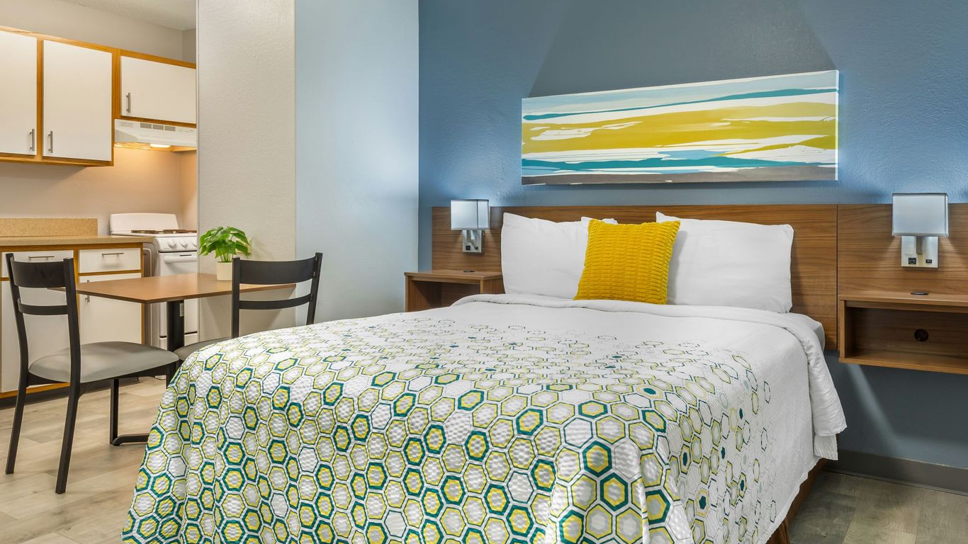 HomeTowne Studios & Suites by Red Roof Greensboro