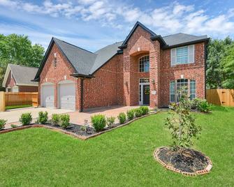 Entire home hosted by Leboutique - Barker - Building