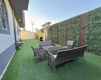 Charming 2-bedroom serviced apartment - Al ‘Ulá - Patio