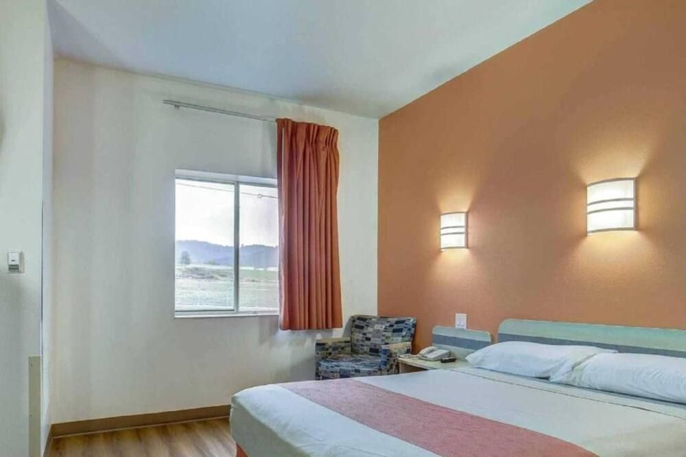 Motel 6 Roseburg - Roseburg