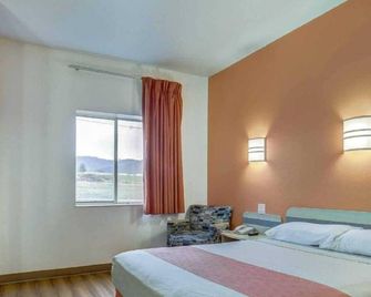 Motel 6 Roseburg - Roseburg
