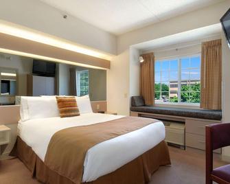 Microtel Inn & Suites By Wyndham Bloomington Msp Airport - Bloomington - Bedroom