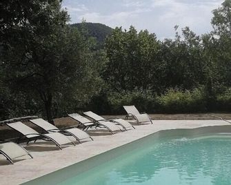 Charming 3-star farmhouse - Savoillan - Piscina