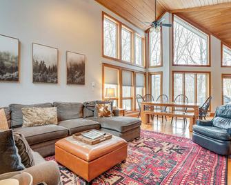 Golf Course-View Cabin Deck in Wintergreen Resort - Roseland - Sala de estar