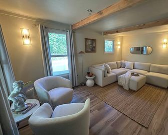 Chic Remodeled century old home - Tumwater - Sala de estar