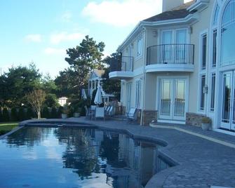 Riverfront Gem On Widest Part Of Shrewsbury River - Monmouth Beach - Pool