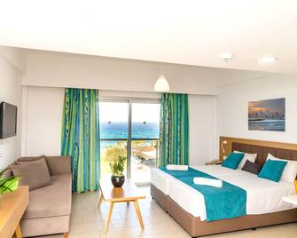Helios Bay Hotel and Suites - Paphos - Bedroom