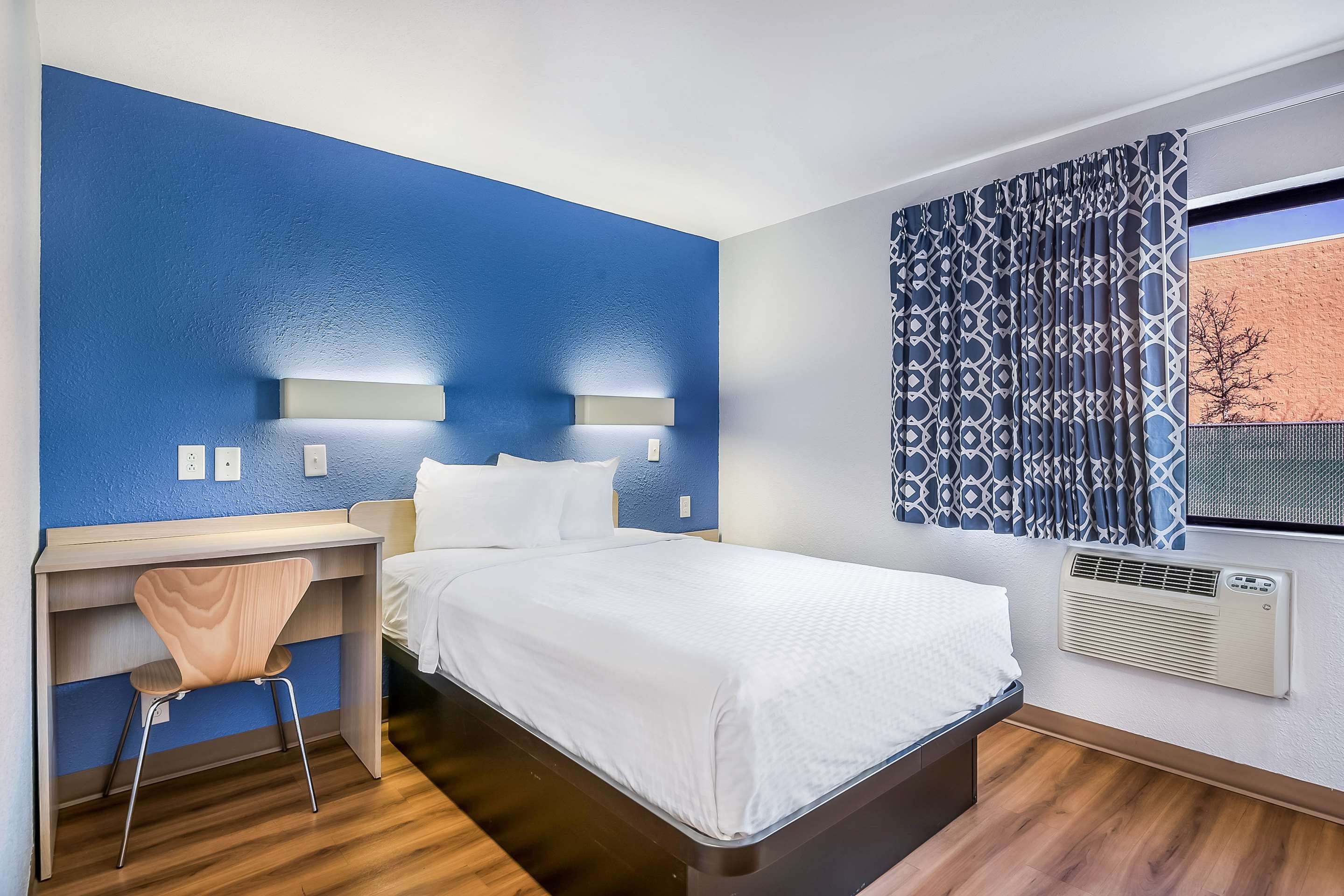 Bedroom view of Americas Best Value Inn East Peoria