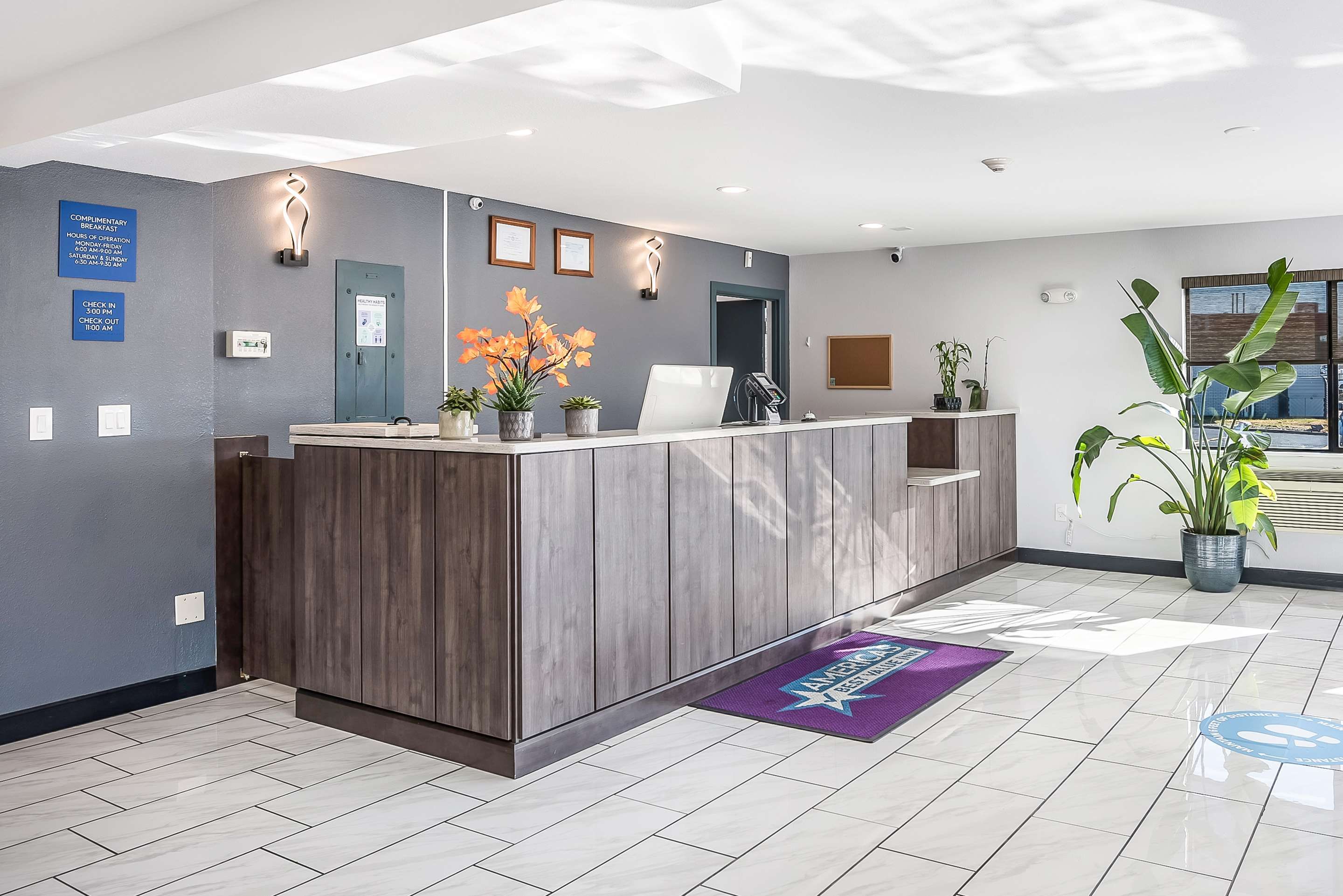 Front desk view of Americas Best Value Inn East Peoria