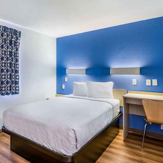 Bedroom view of Americas Best Value Inn East Peoria