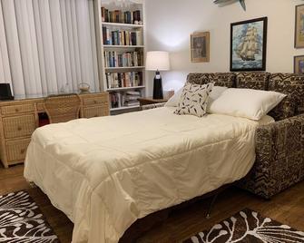 Single Family Beach House with Covered Front Porch and Newly Updated - Ventnor City - Habitación