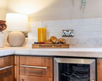 Panoramic Sunset Views - Free Parking & Sleeps 5 - Heywood