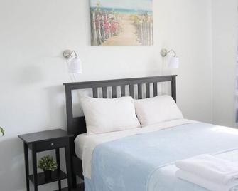 Richview Gardens Apartment - Toronto - Bedroom
